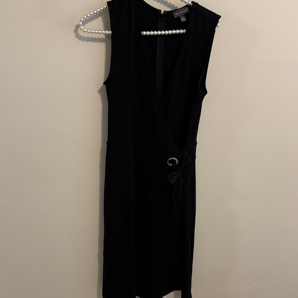 The Limited Women's VNeck Sleeveless Black Faux Wrap Dress Size small